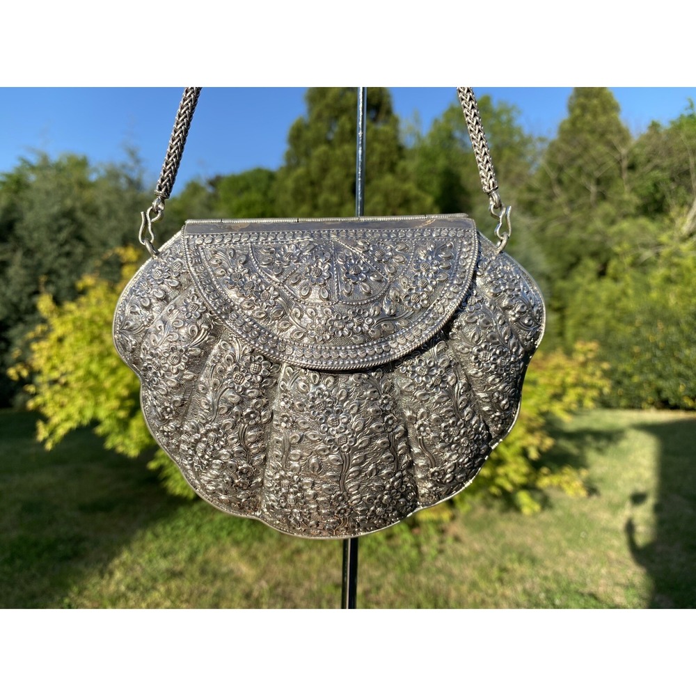 Vintage 92.5%Silver Repousse Floral Metal Shell Evening Bag Shoulder Clutch Boho